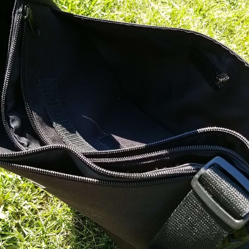 🎒COOKIE LEE MESSENGER BAG - Picture 11 of 12